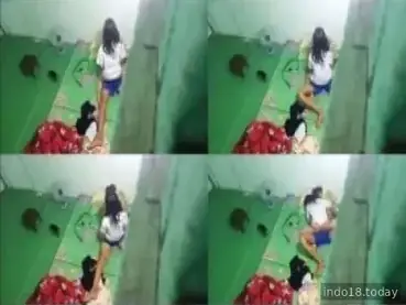 Ngintip pasangan muda ngentot liar langsung di kamar